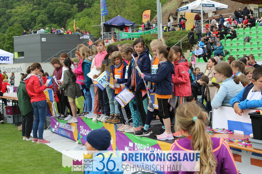 Siegerehrung Optima Sport Park | 3königslauf 2022 Siegerehrung - Realisiert mit Pictrs.com