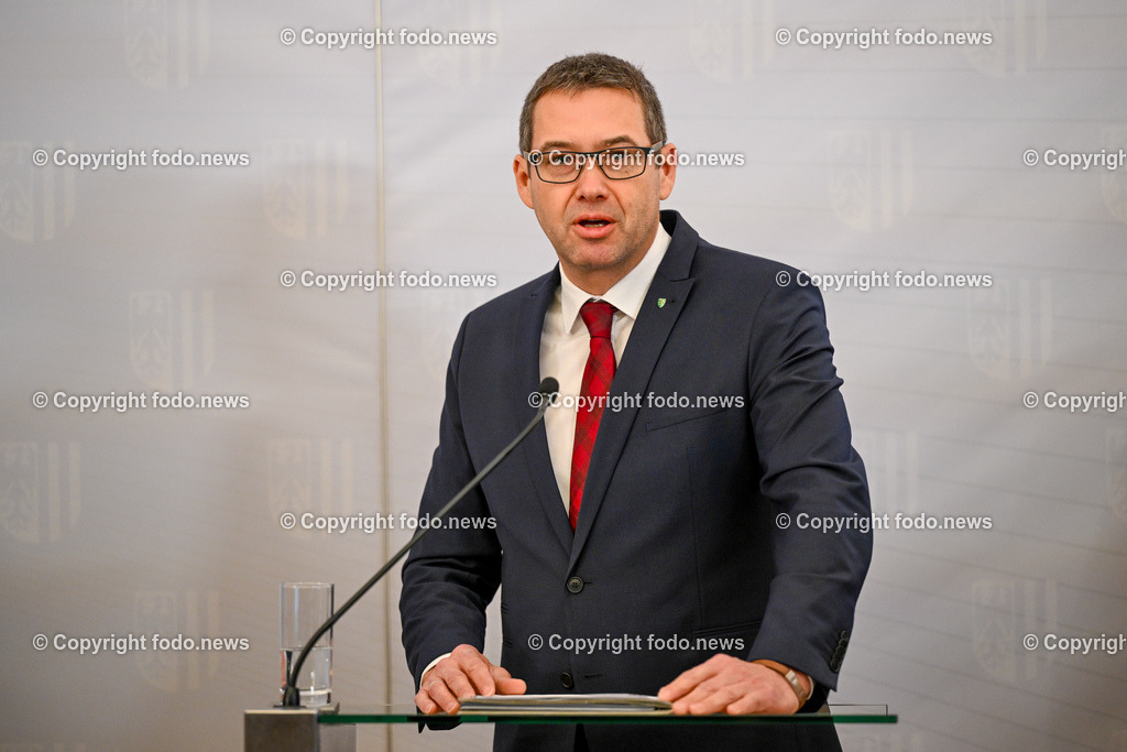 Pressekonfernz Land Ooe_ Einigung zur Westspange Steyr_ 26.01.2024-23 | 26.01.2024, Linz, AUT, Pressekonferenz Land Ooe, Einigung zur Westspange Steyr - Praesentation der verkehrlichen Wirkungsanalyse im Bild Markus Vogl (SP, Bgm. der Stadt Steyr)
