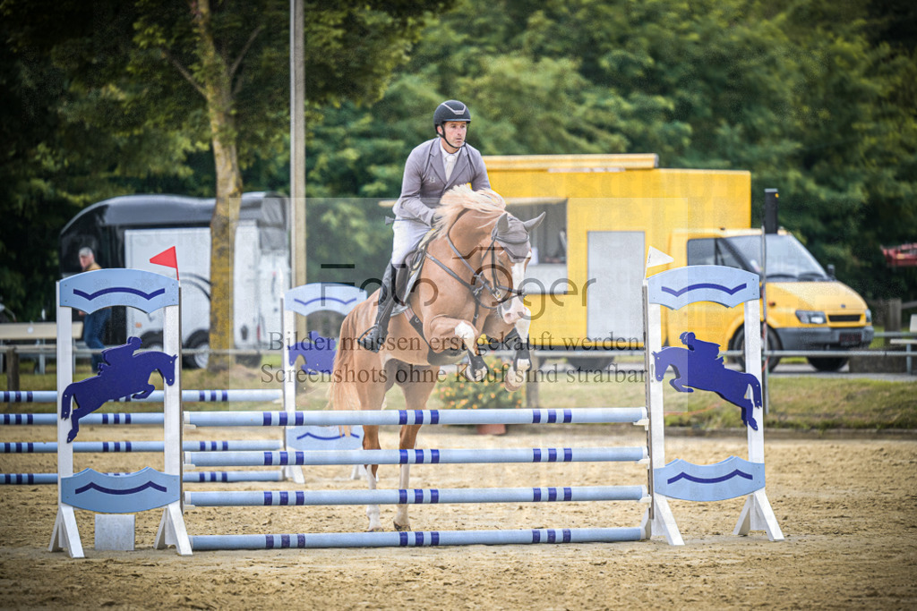 DOS_3327 | Entdecke hochwertige Reitturnierfotos von Foto Oger. Professionell, emotional und authentisch – jetzt Lieblingsmomente im Shop bestellen.Deutschlandweite Turnierfotografie. - Realisiert mit Pictrs.com