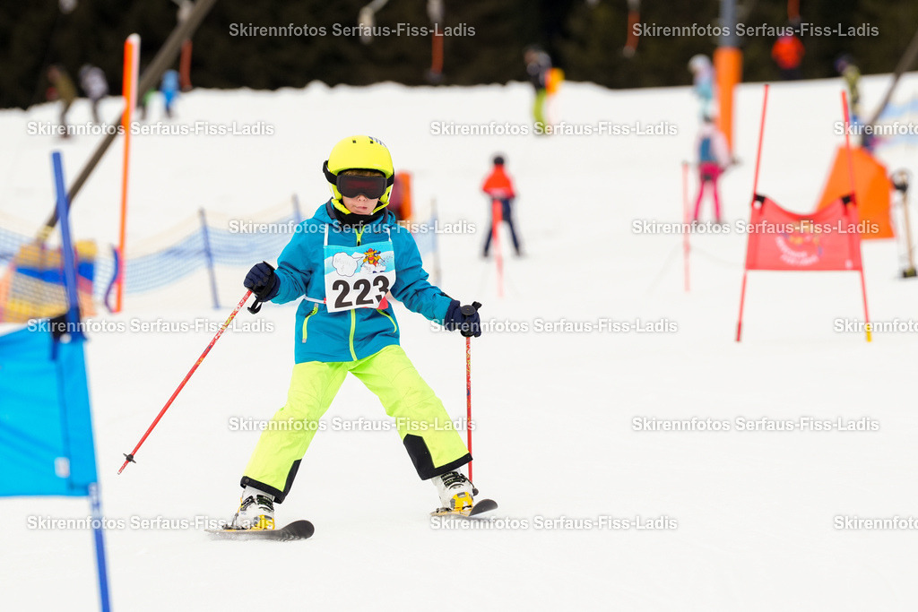 SRF_02.01.2026_0292 | Skirennfotos,Serfaus,Fiss,Ladis,Kinderskirennen,Winter,Tirol,Oberland,skirace,SFL,feelfree,weil wir's genießen,ski,Ski,skifahren,Sonnenplateau, - Realisiert mit Pictrs.com
