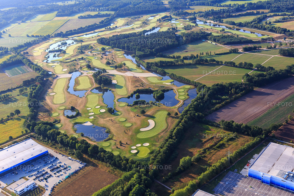 Luftbild: Gelände des Golfplatz Green Eagle Golf Courses (Luhe) im Ortsteil Luhdorf in Winsen im Bundesland Niedersachsen in Deutschland. Foto: IMG_110328.jpg vom 18.08.2018 durch Werner Riehm/FLY-FOTO.de