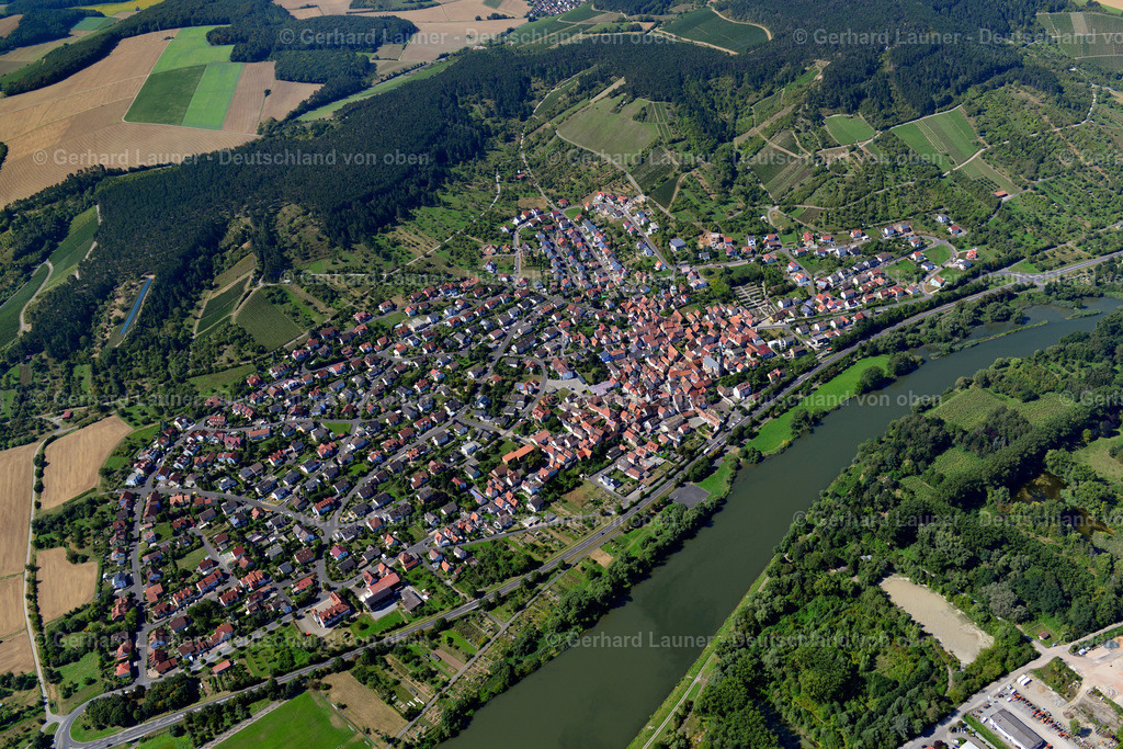 3650053 | ERLABRUNN 31.08.2016 Stadtzentrum im Innenstadtbereich  in Erlabrunn im Bundesland Bayern, Deutschland // The city center in the downtown area  in Erlabrunn in the state Bavaria, Germany Foto: Gerhard Launer