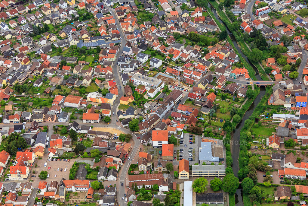 Luftbild: Hallenbad Einhausen und Ludwigstraße im Ortsteil Grosshausen in Einhausen im Bundesland Hessen in Deutschland. Foto: IMG_088995.jpg vom 20.05.2016 durch Werner Riehm/FLY-FOTO.deLogo der Hirsch & Wölfl GmbH
