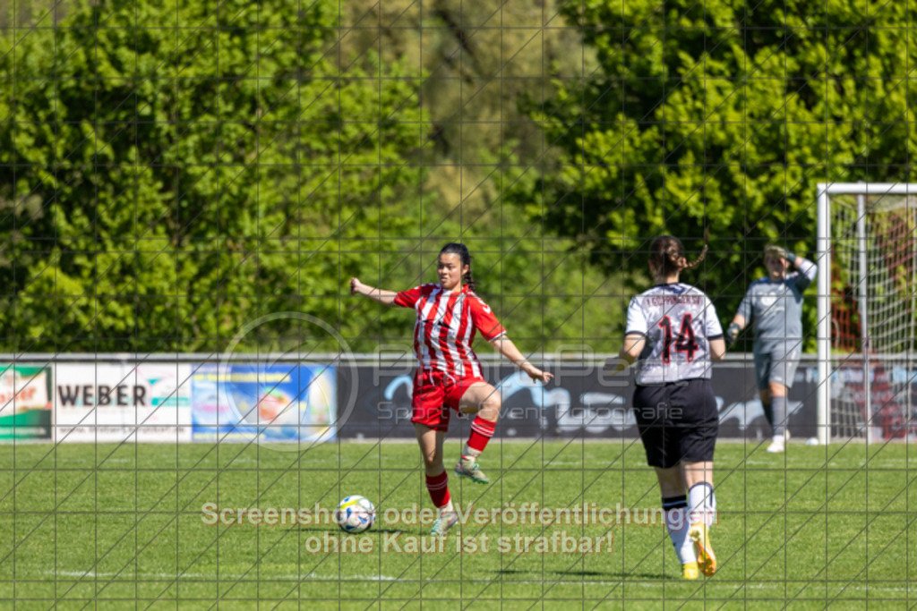 20250501_105942_0317 | #,1.FC Donzdorf II (rot) vs.1.Göppinger SV (weiß), Fussball, Frauen-Bezirkspokal Halbfinale Saison 2024/2025, Rasenplatz Lautertal Stadion, Süßener Straße 16, 73072 Donzdorf, 01.05.2025 - 10:30 Uhr,Foto: PhotoPeet-Sportfotografie/Peter Harich