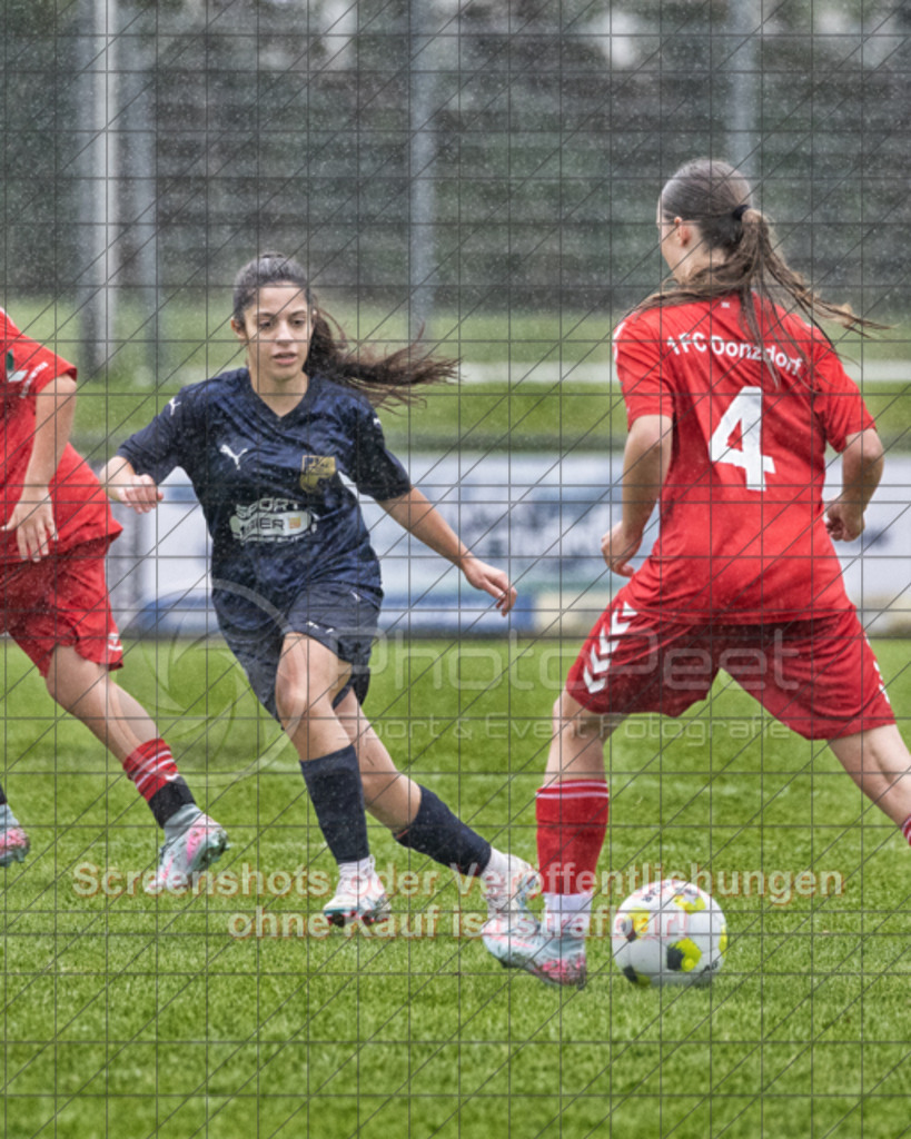 20251004_164030_0433-Bearbeitet-2 | #,1.FC Donzdorf (rot) vs. ASV Spartania Eislingen (blau), Fussball, B-Juniorinnen-Verbandsstaffel Nord, wfv, 03. Spieltag, Saison 2025/2026, Rasenplatz, Lautertal Stadion, Süßener Straße 16, 73072 Donzdorf, 04.10.2025 - 16:00 Uhr,Foto: PhotoPeet-Sportfotografie/Peter Harich