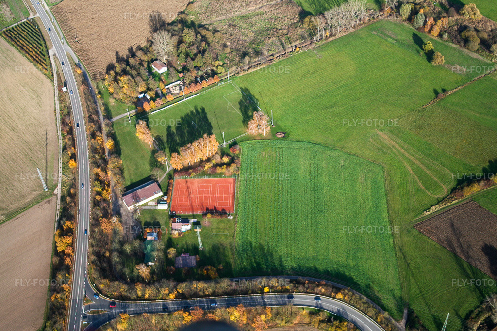 Luftbild: Sportplatz an der Autobahnausfahrt in Erlenbach bei Kandel im Bundesland Rheinland-Pfalz in Deutschland. Foto: IMG_14499.jpg vom 08.11.2008 durch Werner Riehm/FLY-FOTO.de
