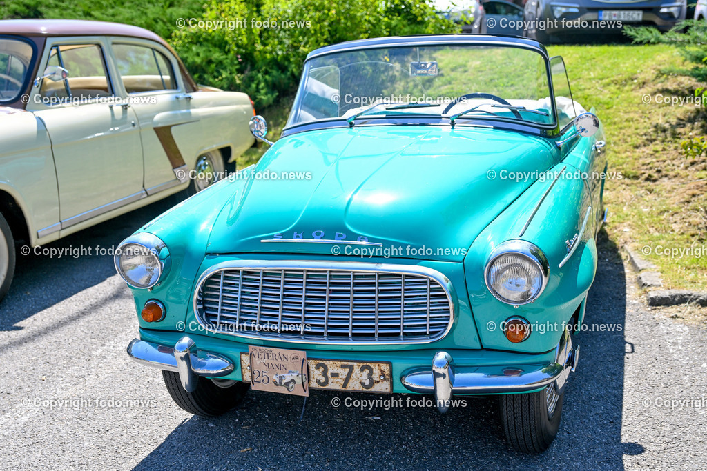 Slowakei_ Povazska Bystrica_ Veteran Tour Manin_ 14.06.2025-87 | 14.06.2025, Slowakei, SVK, Trenciansky kraj, Povazska Bystrica, im Bild Oldtimer Klub, Historische Fahrzeuge, Veteran Tour Manin, Auto, Alt, Besucher, Menschen, Feature, Symbolbild