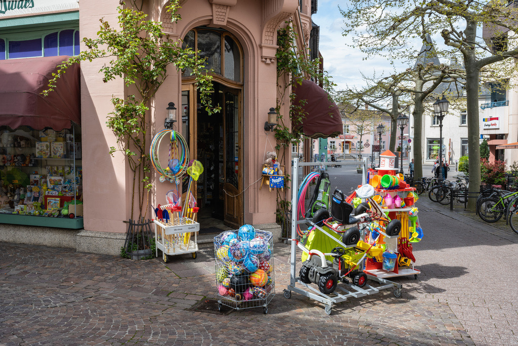 Radolfzellbilder_0390 | Swars Spielwarenladen in der Altstadt von Radolfzell - Realisiert mit Pictrs.com