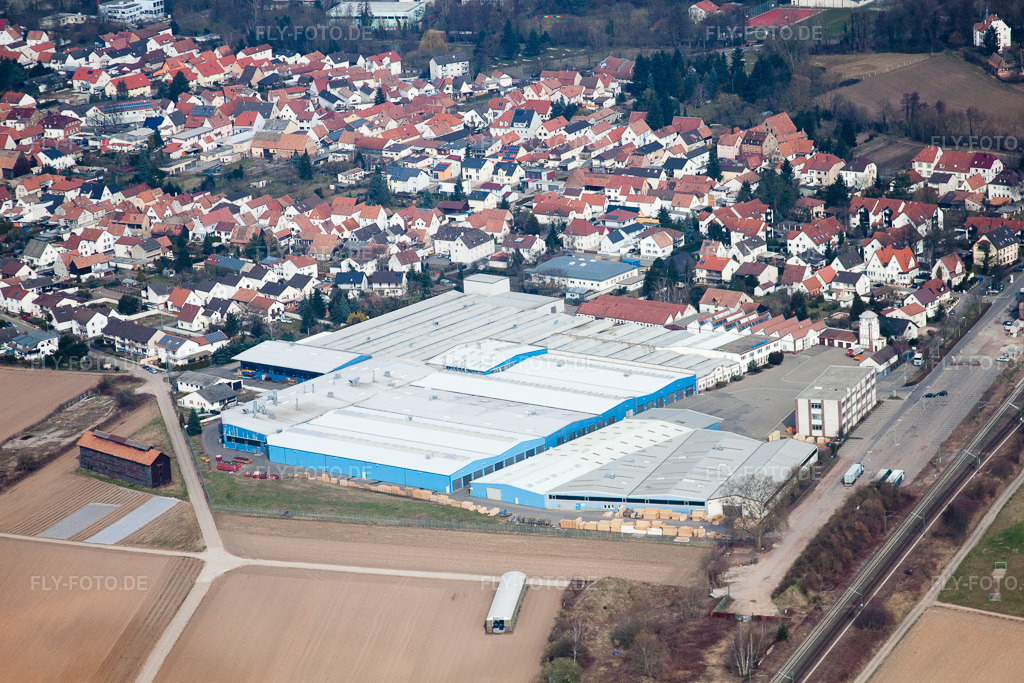 Luftbild: Lagerhauskomplex- Gebäude im Gewerbegebiet TRANSAC Intern. Speditionsgesellschaft mbH in Rülzheim im Bundesland Rheinland-Pfalz in Deutschland. Foto: IMG_37778.jpg vom 12.03.2011 durch Werner Riehm/FLY-FOTO.de