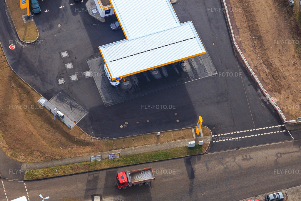 Luftbild: Gewerbegebiet Horst die neue JET Tankstelle im Ortsteil Minderslachen in Kandel im Bundesland Rheinland-Pfalz in Deutschland. – Foto: IMG_096563.jpg vom 02.02.2017 durch Werner Riehm/FLY-FOTO.de – Auflösung des Originals: 4330 x 2887 px – JET Tankstelle in Industriestraße 1, 76870 Kandel