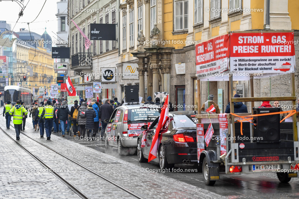 Demonstration zum Thema Gas- und Strompreise runter_ Linz_ 11.01.2023-21 | 11.01.2023, Linz, AUT, Demonstration zum Thema Gas- und Strompreise runter, Linz, im Bild Demonstrationsteilnehmer, Demomarsch
