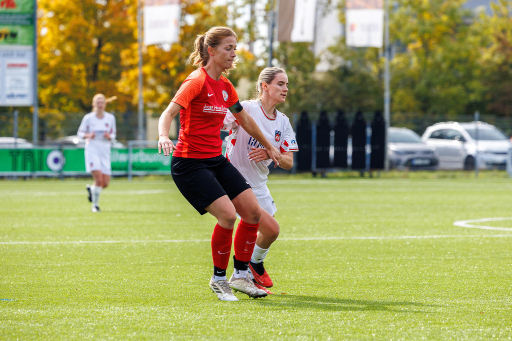 FCHHÜT_251003_5313 | 1.FC Heidenheim 1846 II vs. TSV Hüttlingen, Fußball, Frauen, Bezirkspokal, 2025/2026, 1.Runde, 03.10.2025 in Mergelstetten, Sportplatz 2(Foto: Michael Bulling) - Realisiert mit Pictrs.com