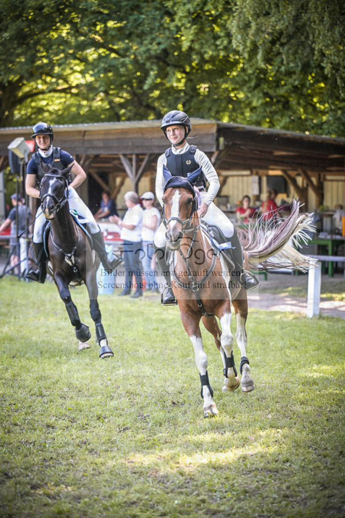 DOS_0765 | Entdecke hochwertige Reitturnierfotos von Foto Oger. Professionell, emotional und authentisch – jetzt Lieblingsmomente im Shop bestellen.Deutschlandweite Turnierfotografie. - Realisiert mit Pictrs.com