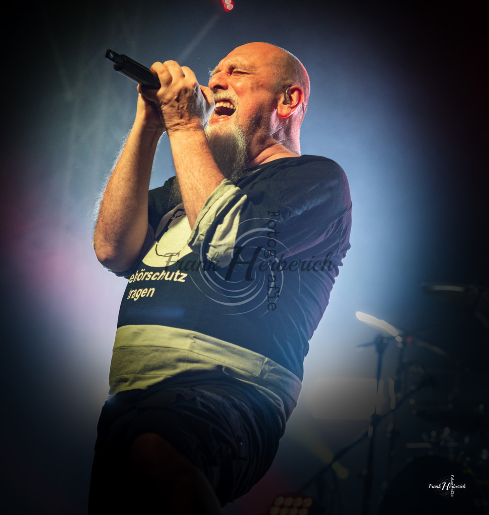 Justice 23.12.2025 | Frank Herberich Fotografie, Frank Herberich, Fotografie, Hochzeit, Portrait, St. Peter Ording, Ording, Westerhever, Nordsee, Frank Fotografie, Hardheim,  Odenwald,Walldürn, Band,Eventfotografie - Realisiert mit Pictrs.com