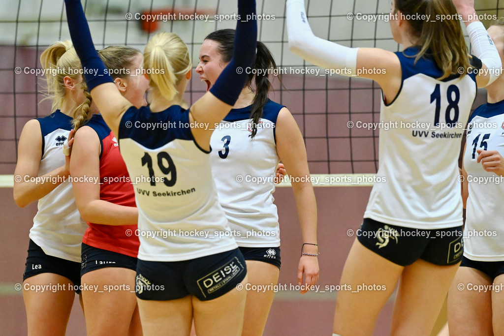 ASKÖ Volley Eagles vs. UVV Seekirchen 10.12.2022 | Jubel UVV Seekirchen Mannschaft, #3 DEISL Sophia Katharina, #18 HERMANDINGER Susanna