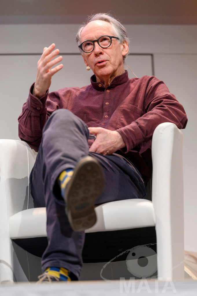 _DWA4887 | Ian McEwan bei der lit.Cologne 2023 Veranstaltung 'Ian McEwan. Ein Jahrhundertschriftsteller gibt Auskunft' in der Flora Köln.. Köln, 07.03.2023 - Realisiert mit Pictrs.com