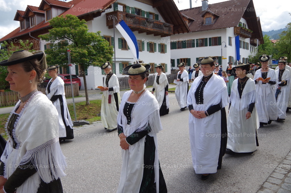 IMGP6636 | fotografiert von Axel PollmannLeonhardi Wallfahrt Benediktbeuern und Murnau, Fronleichnam, Fasching, Landschaft im Loisachtal und Benediktbeuern  - Realisiert mit Pictrs.com