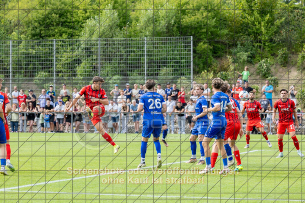 20250706_164429_1756 | #,TSG Salach (blau) vs. 1.FC Heidenheim (rot), Fußball, Freundschaftsspiel - WfV, Saison 2025/2026, Rasensportplatz, Staufenecker Str. 41, 73084 Salach, 06.07.2025 - 15:30 Uhr,Foto: PhotoPeet-Sportfotografie/Peter Harich
