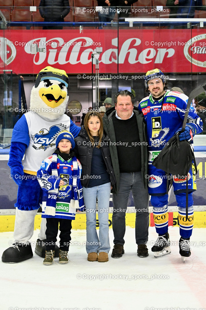 EC IDM Wärmepumpen VSV vs. Steinbach Black Wings Linz | Spieler des Abends #13 Adam Helewka EC VSV, EC IDM Wärmepumpen VSV vs. Steinbach Black Wings Linz, EC IDM Wärmepumpen VSV vs. Steinbach Black Wings Linz am 23.01.2026 in Villach (Stadthalle Villach), Austria, (Photo by Bernd Stefan)