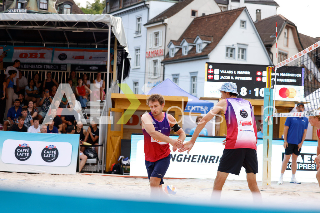 Obi BeachTour 2026 - Basel | BASEL, SWITZERLAND - JULY 18: SIMON HAGENBUCH (SUI) and YVES HAUSSENER (SUI) during the Obi BeachTour 2026 match between NAPIER / PETERSEN (DEN) and HAGENBUCH / HAUSSENER (SUI) at Barfüsserplatz on July 18, 2026 in Basel, Switzerland. - Realisiert mit Pictrs.com