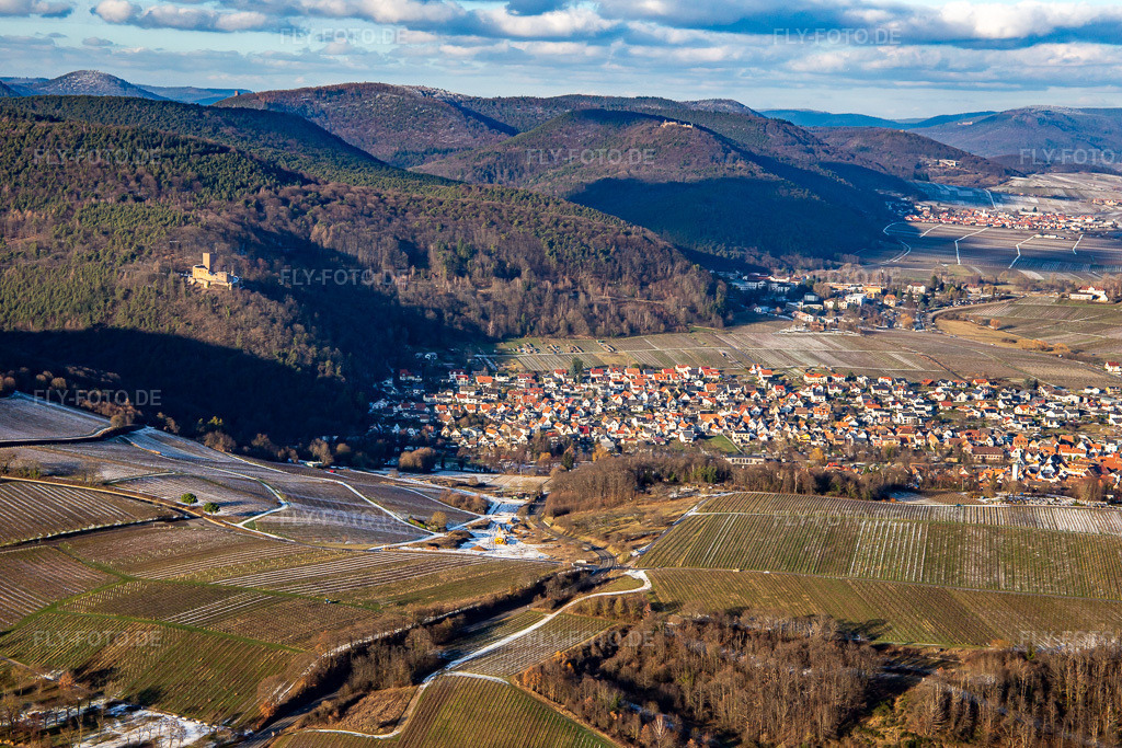 Luftbild: Ortsansicht von Süden in Klingenmünster im Bundesland Rheinland-Pfalz in Deutschland. Foto: IMG_139664.jpg vom 16.01.2024 durch Werner Riehm/FLY-FOTO.de
