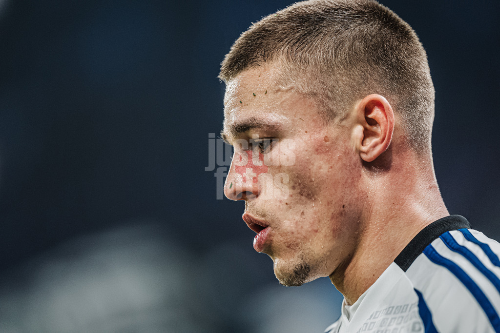 Fußball | Männer | Saison 2024/2025 | 2. Fußball-Bundesliga | 27. Spieltag | Hamburger SV vs. SV 07 Elversberg | 28.03.2025 | Miro Muheim (#28, HSV) vor dem Eckball