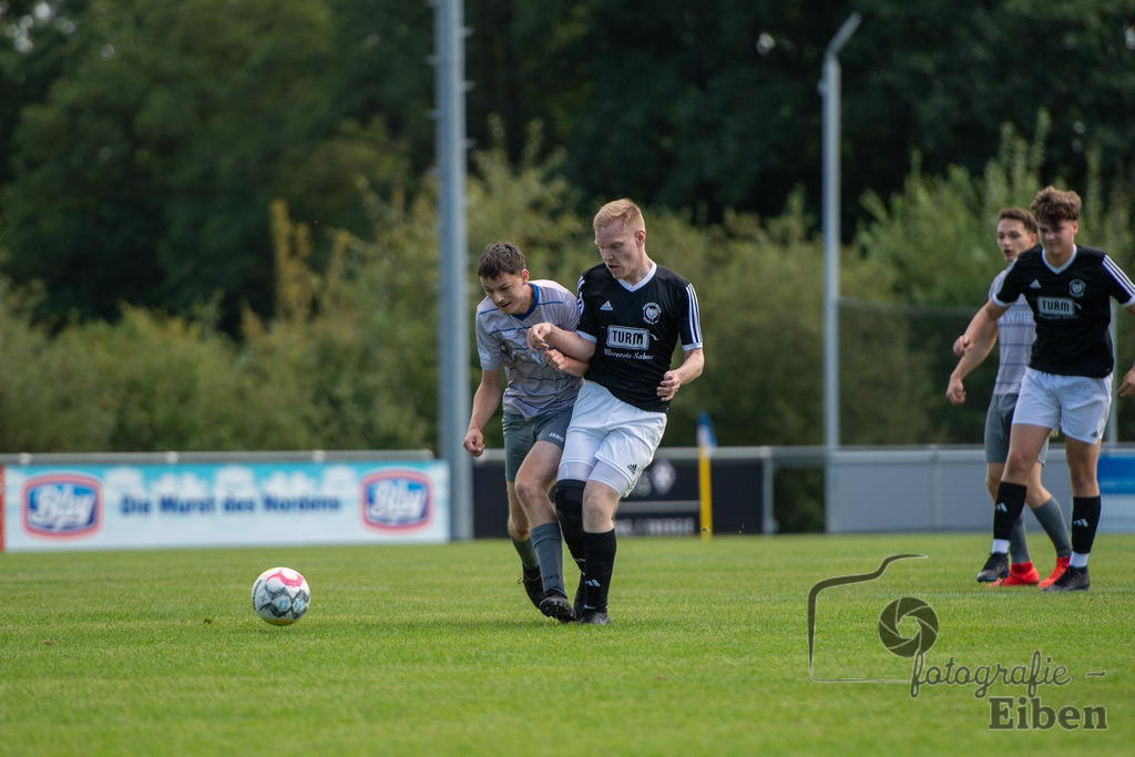 FC Rastede-SW Oldenburg | A-Jugend Bezirksliga; FC Rastede (grau) -SW Oldenburg (schwarz) am 31.08.2024 in Rastede (Sportplatz Köttersweg), Deutschland, Photo: Philip Eiben 2024 - Realisiert mit Pictrs.com