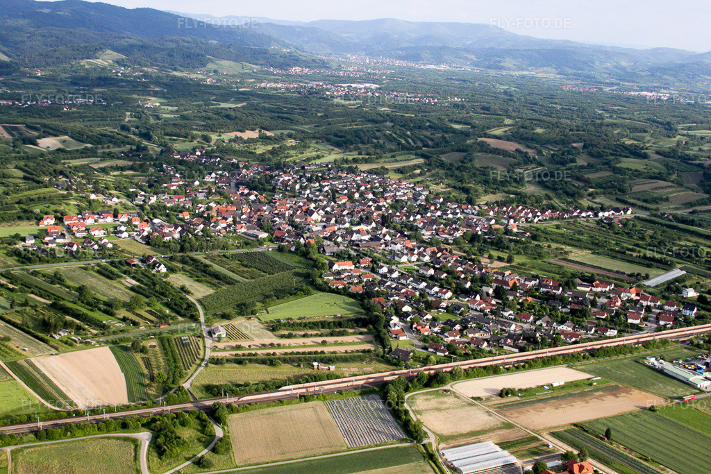 Luftbild: Ortsansicht von Nordwesten im Ortsteil Önsbach in Achern im Bundesland Baden-Württemberg in Deutschland. Foto: IMG_18856.jpg vom 03.06.2009 durch Werner Riehm/FLY-FOTO.de