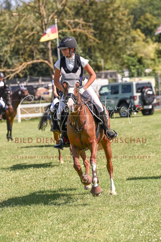 Schugtsche-Düren.2024.04-Stilspringprf.E-123 | Schugtsche Fotografie - Realisiert mit Pictrs.com