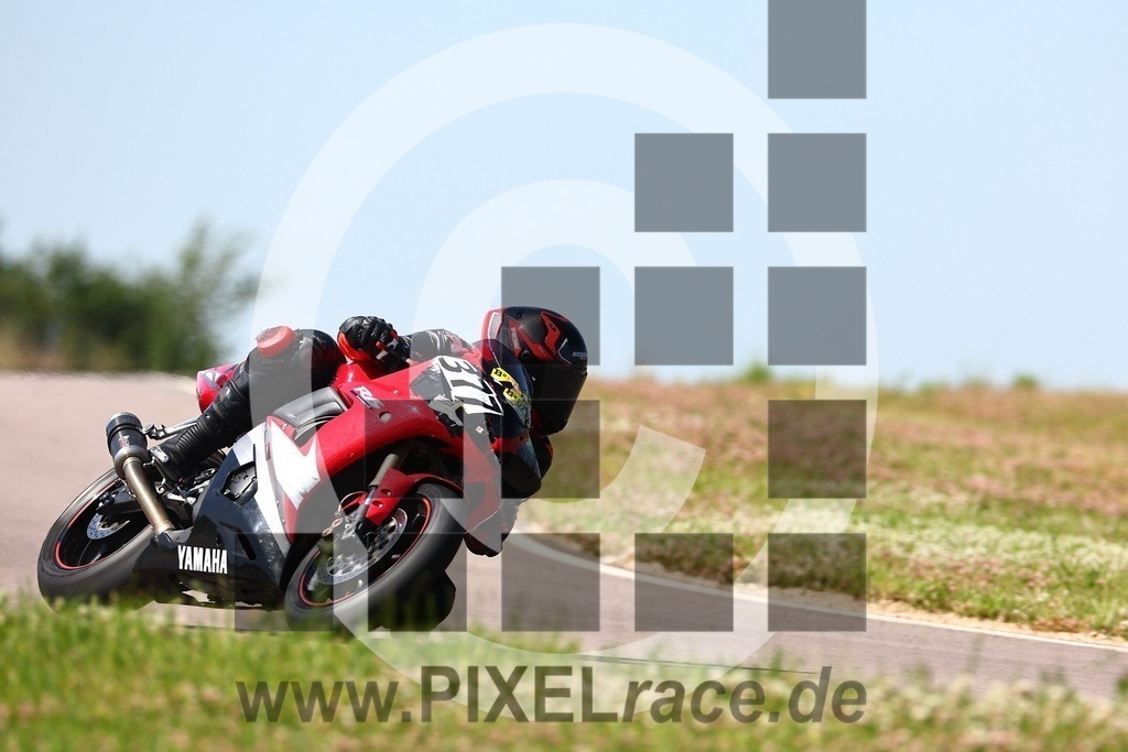 0377-20250622_01046 | Schöne Erinnerungen an spannende Momente - das festzuhalten ist unser Job. PIXELrace.de ist seit 2003 auf den Rennstrecken Europas unterwegs um die Action draußen beim Fahren und die wunderbare Stimmung imm Fahrerlager für euch einzufangen.