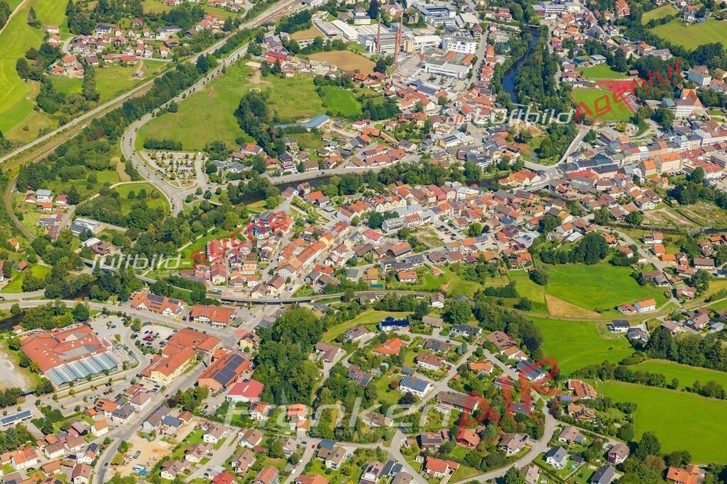 zwiesel-5283-jahr-2025 | Luftaufnahme von Zwiesel - Die Luftaufnahme wurde 2025 vom UL-Flugzeug heraus erstellt ( keine Drohne ) - Hochauflösende Luftaufnahme - für professionelle Ausdrucke geeignet. Die Geschenkidee !Mit Lizenz und Bildrechte bestellbar