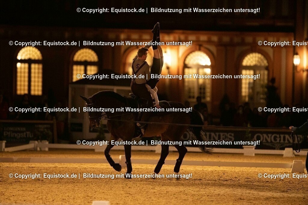 20230527_Voltigieren_NASPA_Flutlicht_1181 | equistock