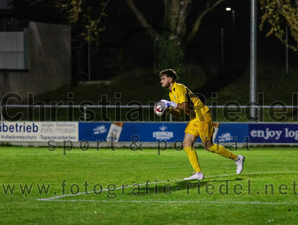 2023-10-13_087_FC_Schwaig_gegen_TSV_Ampfing | Oberding, Deutschland, 13.10.2023:
Fußball, Landesliga Südost 2023 / 2024, 16. Spieltag, FC Schwaig gegen TSV Ampfing, Endergebnis: 3:2

Kaan Gülcü (TSV Ampfing, #1)

Foto: Christian Riedel / fotografie-riedel.net