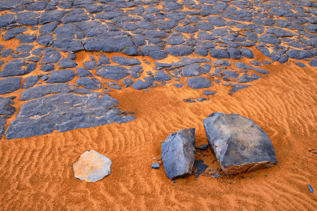 Steinwüste mit Sandboden | Marokko - November 18, 2024: Steinwüste mit Sandboden. - Realisiert mit Pictrs.com