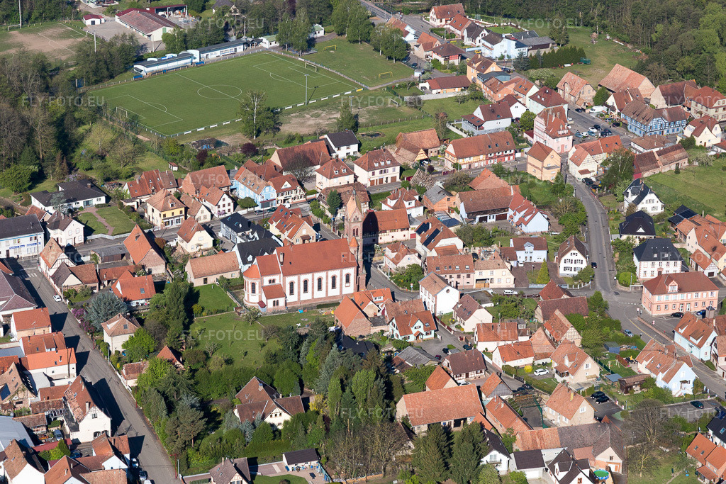 Vue aérienne: Vue de la ville à Gundershoffen dans le département Bas Rhin, France. Photo: IMG_099401.jpg prise le 30/04/2017 par Werner Riehm/FLY-FOTO.euRésolution de l'original: 5472 x 3648 px