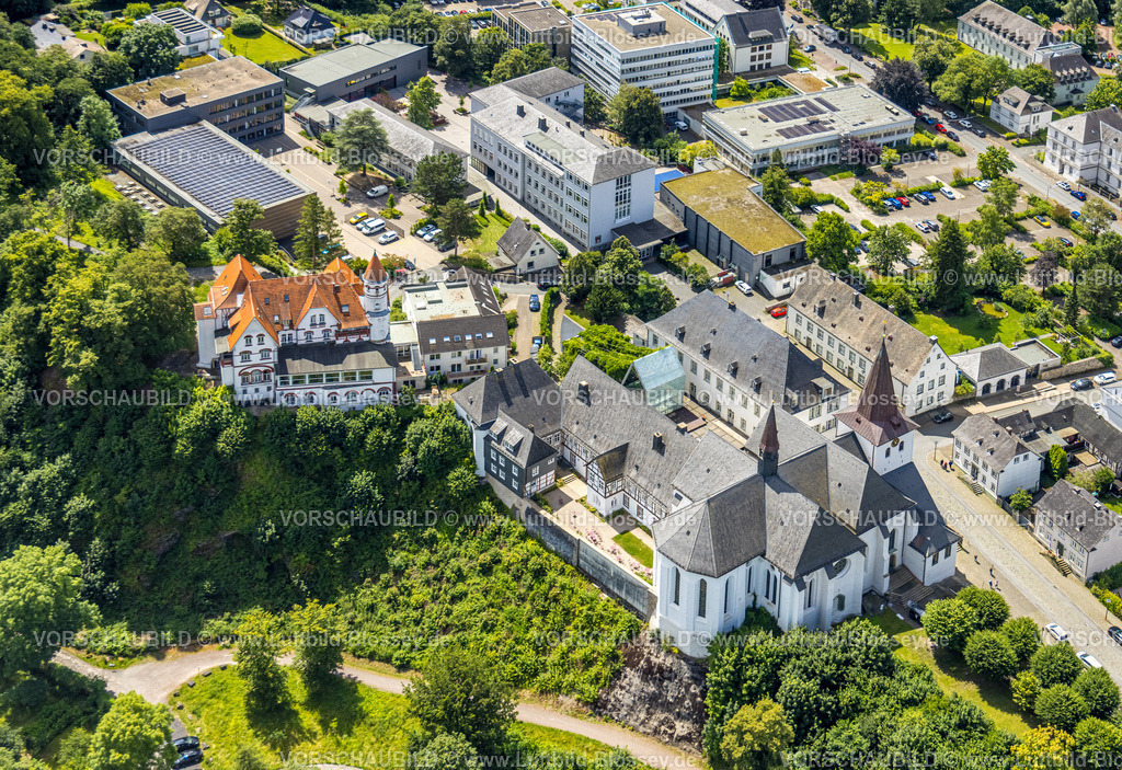 Arnsberg240708060 | Luftbild, Kloster Wedinghausen und kath. Propsteikirche St. Laurentius, Gymnasium Laurentianum und Villa mit Spitzturm Senioren-Wohnpark Arnsberg GmbH, Arnsberg, Sauerland, Nordrhein-Westfalen, Deutschland