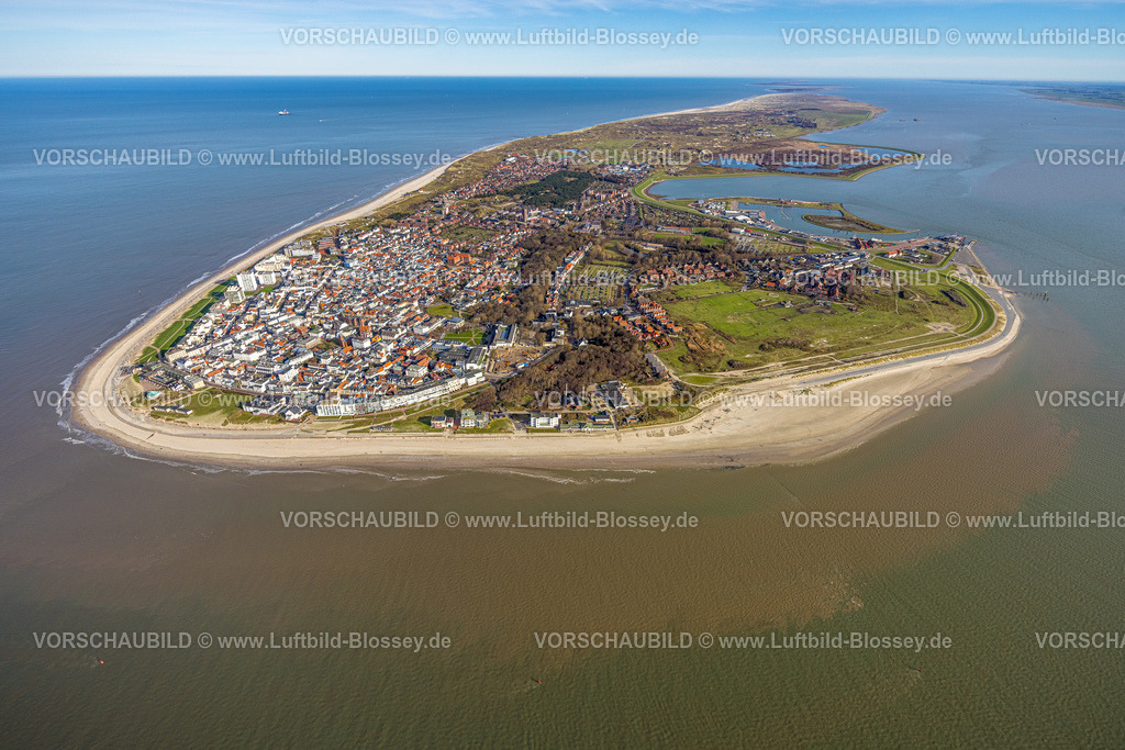 Aurich251104923Norderney-2 | Luftbild, Norderney Ostfriesiche Insel Gesamtansicht mit Sandstrand an der Nordsee, Fernsicht und Horitont, Norderney, Norddeutschland, Ostfriesland, Niedersachsen, Deutschland