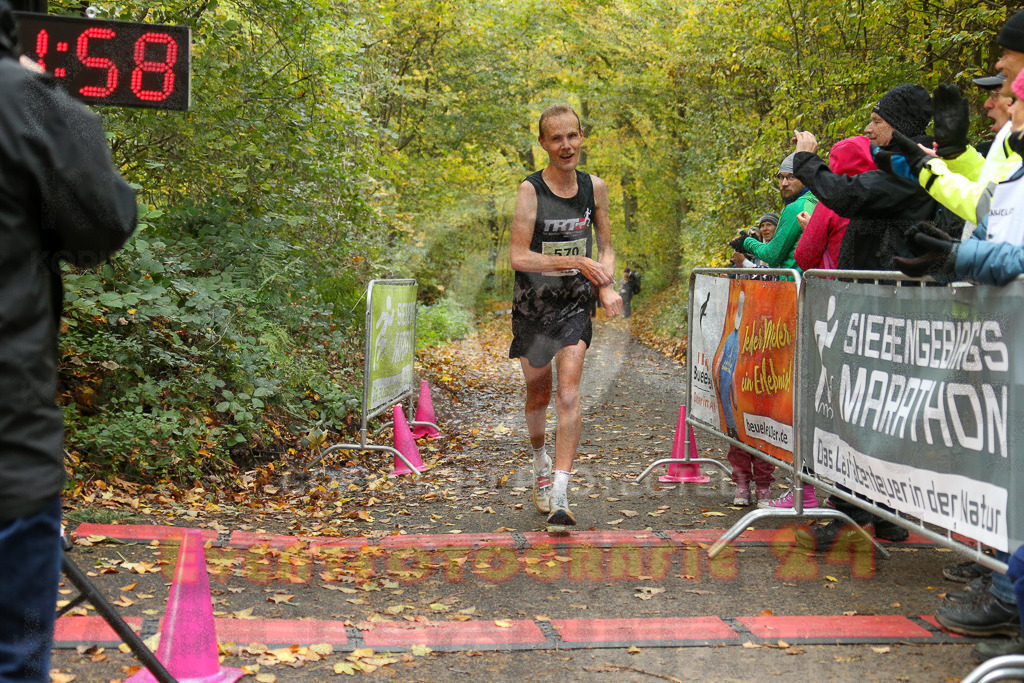 251026_1153_EX1_9766 | Sportfotografie im Rhein-Sieg Kreis, Köln, Bonn, NRW, Rheinland Pfalz, Hessen, etc. Unser Tätigkeitsfeld umfasst den Laufsport vom Volkslauf über den Marathon, Duathlon, Triathon bis zum Ultralauf wie Kölnpfad Ultra oder Schindertrail.
