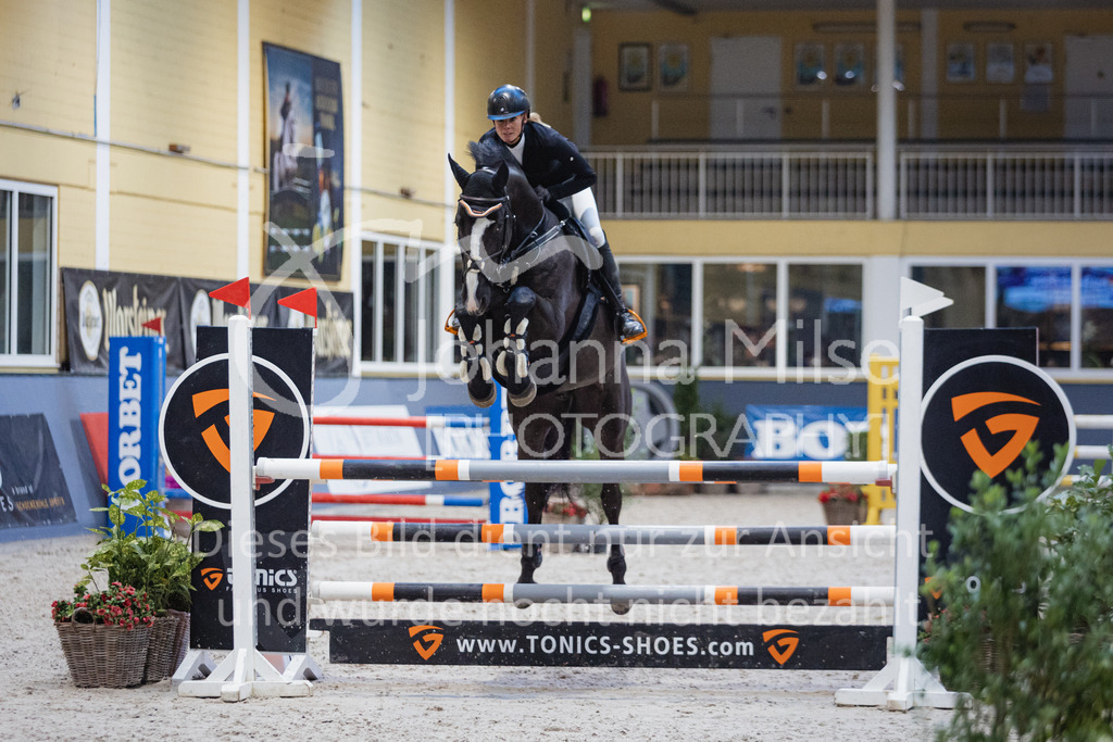 221216_Warstein_SprPfM-227 | Deine schönsten Turniermomente als professionelle Fotos! Entdecke hochwertige Pferdesport-Fotografie im Online-Shop. Jetzt Fotos finden & bestellen!