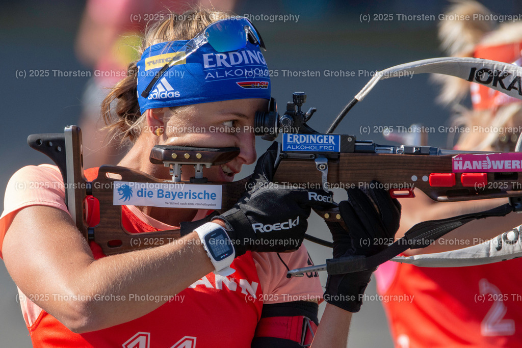 Deutsche Meisterschaften Biathlon 2018 | Deutsche Meisterschaften Biathlon 2018, Massenstart Frauen am 15.09.2018 in der DKB SKI ARENA in Oberhof, (Deutschland)

Bild: Vanessa Hinz vom SC Schliersee / Zoll (11) - Realisiert mit Pictrs.com