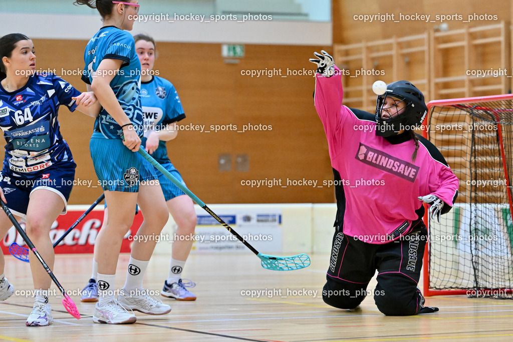 VSV Unihockey Damen vs. FCB München | #64 Laura Walluschnig VSV Unihockey, #15 Carla Ford FCB München, #18 Lara Fuhrmann VSV Unihockey, VSV Unihockey Damen vs. FCB München, VSV Unihockey Damen vs. FCB München am 24.01.2026 in Villach (Ballspielhalle St. Martin), Austria, (Photo by Bernd Stefan)