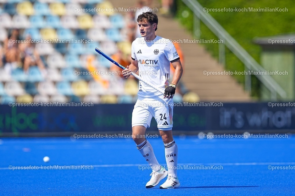 xydrx10082503050 | 10.08.2025, xydrx, Herren EuroHockey Championship 2025, Gruppenphase, Gruppe B, England - Deutschland, Sparkassenpark Mönchengladbach: Erik Kleinlein (Deutsche Feldhockey Nationalmannschaft #24)