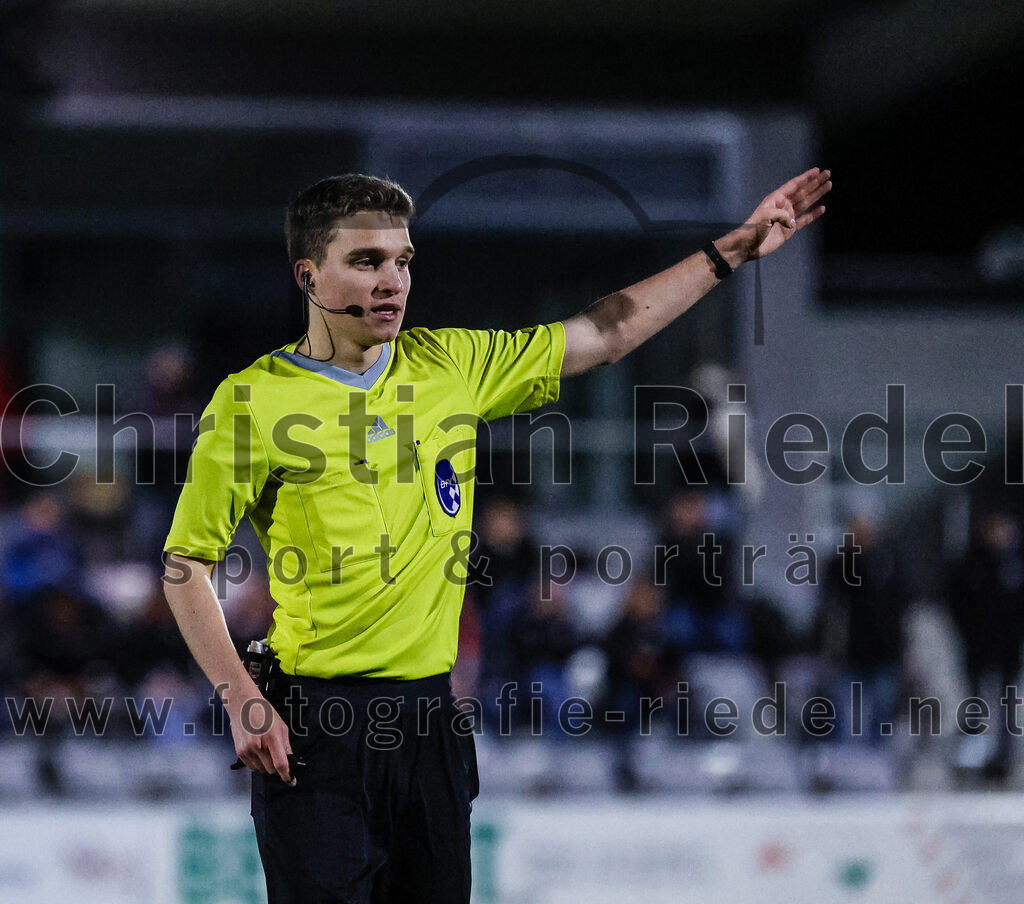 2024-03-28_080_FC_Schwaig_gegen_VfB_Forstinning | Oberding, Deutschland, 28.03.2024:
Fußball, Landesliga Südost 2023 / 2024, 27. Spieltag, FC Schwaig gegen VfB Forstinning, Endergebnis: 2:1

Schiedsrichter Philipp Spateneder

Foto: Christian Riedel / fotografie-riedel.net