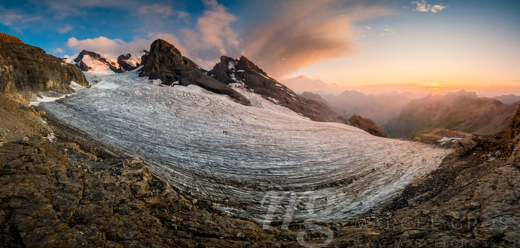 glacier panorama | sunset panorama of Blümlisalpgletscher at Blüemlisalphütte SAC - Realisiert mit Pictrs.com