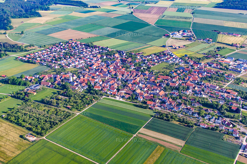 Luftbild: Ortsansicht von Südosten im Ortsteil Bermaringen in Blaustein im Bundesland Baden-Württemberg in Deutschland.Foto: IMG_67268.jpg vom 08.06.2014 durch Werner Riehm/FLY-FOTO.deAuflösung des Originals: 4752 x 3168 px