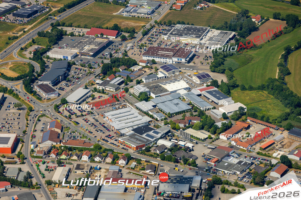 Das Luftbild zeigt : Janahof Cham - Die Luftaufnahme wurde 2023 vom UL-Flugzeug aus erstellt ( keine Drohne ) - Hochauflösende Luftaufnahme - Für grossformatige Ausdrucke geeignet. Die Geschenkidee !Mit Lizenz und Bildrechte bestellbar