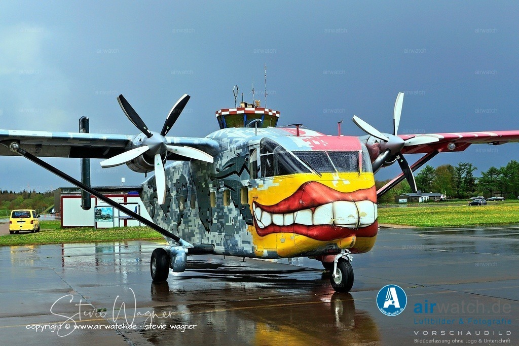 Flying Shoebox - Short S.C.7 Skyvan auf dem Flugplatz Husum-Schwesing | Der erste Prototyp führte am 17.  Januar 1963 seinen Jungfernflug durch, angetrieben zunächst von Kolbenmotoren vom Typ Continental GTSIO-520.