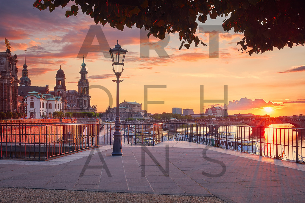 Ein Hans Fineart Original | Entdecke die Kunst von Hans Fineart - Fotografien für dein Zuhause. Verwandle deine Wände mit einzigartigen Kunstwerken und bringe die Schönheit der Welt in dein Leben. Bestelle jetzt und schaffe einen Ort der Inspiration und Eleganz.