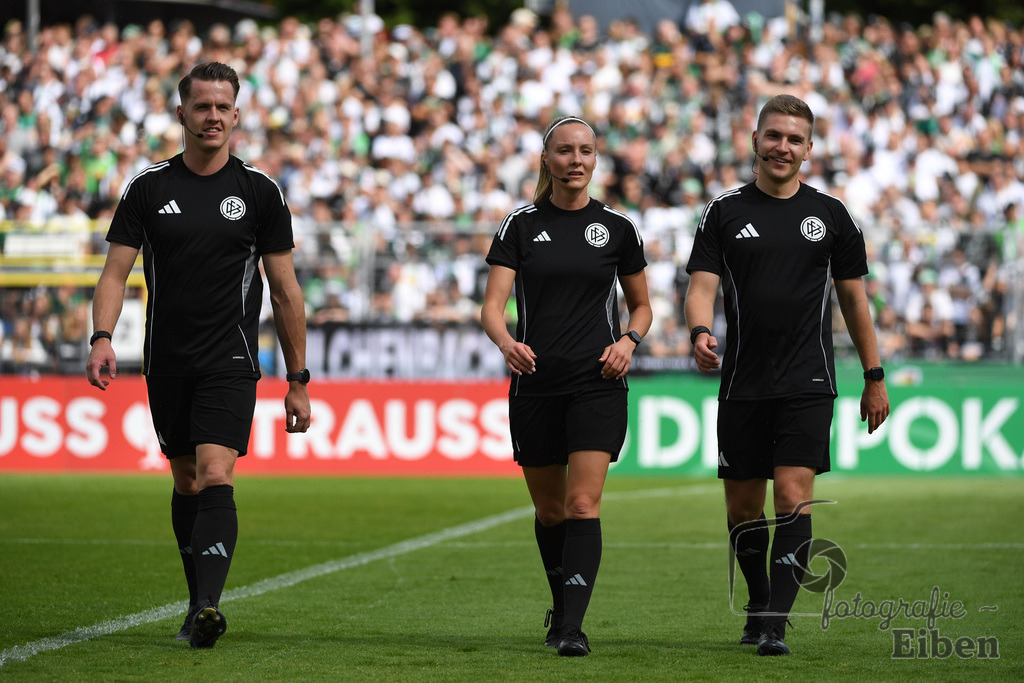 SV Atlas-Delmenhorst-Borussia Mönchengladbach | DFB-Pokal 1. Runde;SV Atlas Delmenhorst (gelb)-Borussia Mönchengladbach (schwarz) am 17.08.2025 in Oldenburg (Marschweg-Stadion), Photo: Philip Eiben 2025 - Realisiert mit Pictrs.com