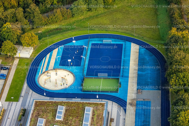 Kleve241014650 | Luftbild, Basketballfeld und Spielplatz am Berufskolleg, blaues Spielfeld, Kleve, Niederrhein, Nordrhein-Westfalen, Deutschland